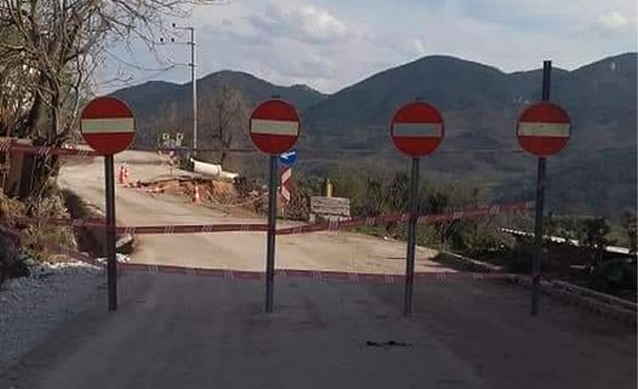 Heyelan Gemlik'te köy yolunu kapattı!