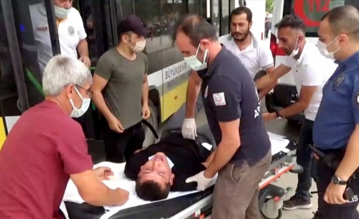 Bursa'da halk otobüsü şoförü fenalaşan yolcuyu güzergahını değiştirerek hastaneye yetiştirdi
