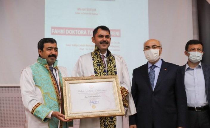 İzmir'de Bakan Kurum'a 'Fahri Doktor' Unvanı 