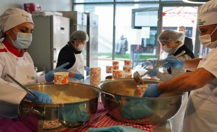 Kırklareli Lüleburgaz'da yemekler sevgiyle hazırlanıyor