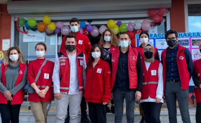 İzmir Buca'da Genç Kızılay'dan çocuklara etkinlik