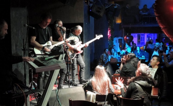 İzmir Buca'da 'Kurtalan Ekspres' performansı