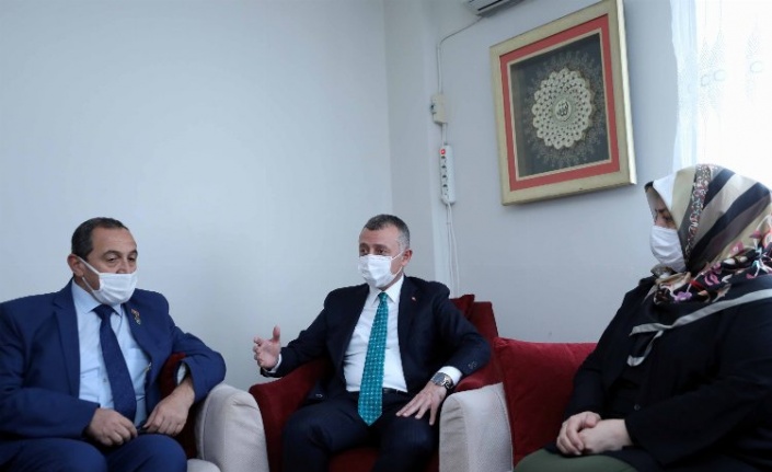 Kocaeli Belediye Başkanı Büyükakın, şehit ailesini ziyaret etti 