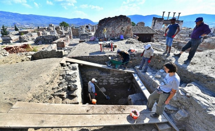 Türkiye ilk... İzmir'de arkeolojik alanda DNA laboratuvarı