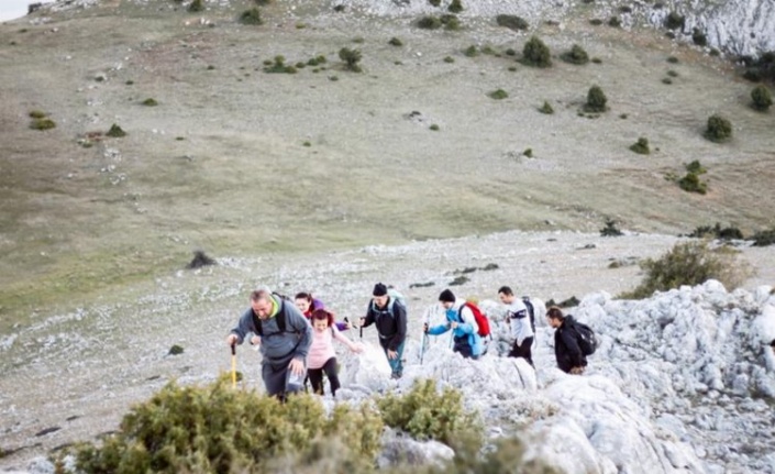 Bursa İnegöl'de dağcılık gününde dağa tırmandılar 