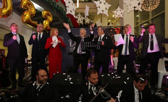 Bursa Nilüfer'de şarkıları Başkan Erdem seslendirdi