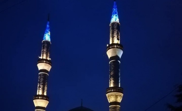 Manisa Selendi'de cami minaresi aydınlandı