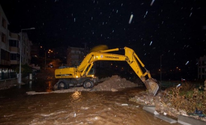 İzmir Dikili yağmurdan olumsuz etkilendi