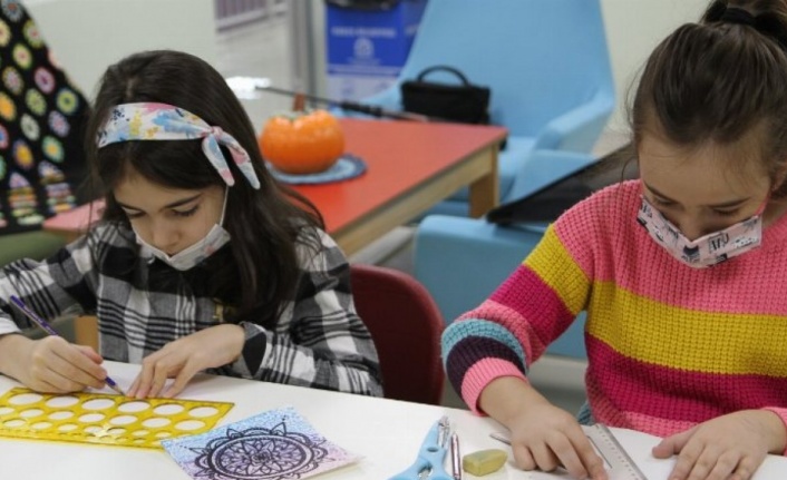 Kocaeli Gebzeli çocuklar mandala sanatı ile yeteneklerini keşfediyor