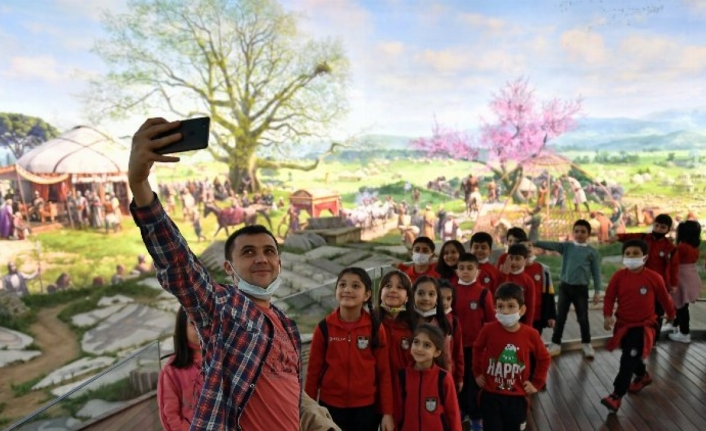 Bursa Osmangazi'de “Tıngır Mıngır Ülke” çocuklarla buluştu