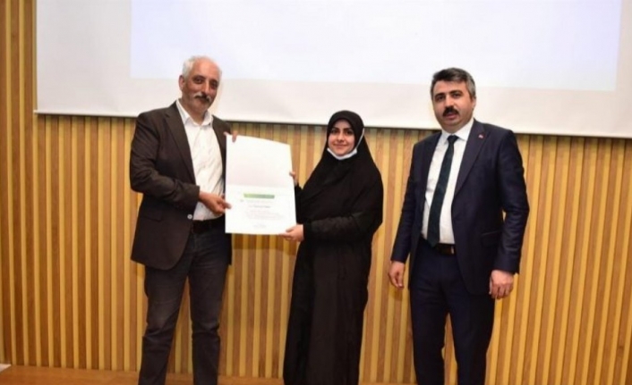Bursa Yıldırım Belediyesi 'Felsefi Düşüncenin Serüveni Atölyesi’ mezunlarını verdi