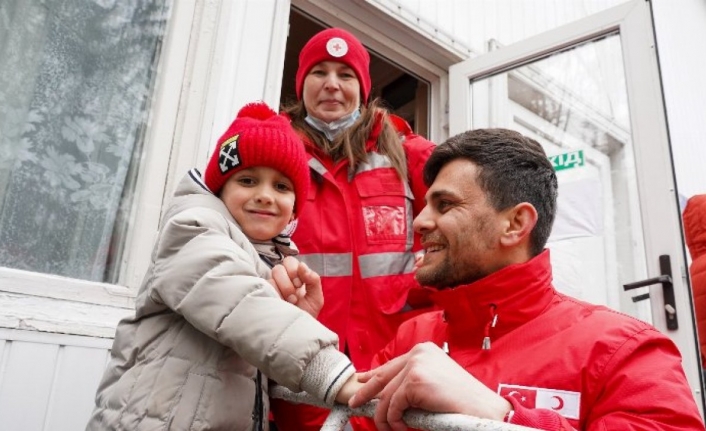 Kızılay Ukrayna içlerindeki yardım çalışmalarını sürdürüyor 