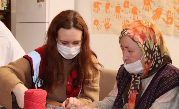 Kocaeli İzmit'te Yaşlılara Saygı Haftası etkinlikleri Alzheimer Yaşam Evi’nde başladı