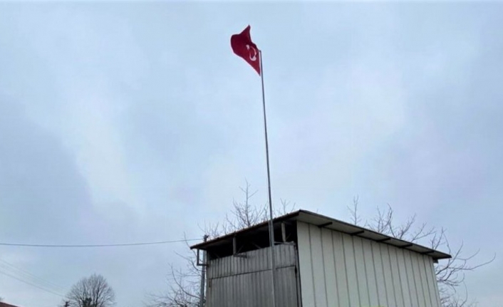 Kocaeli'nde Emre’nin Türk bayrağı talebini Başkan Büyükakın yerine getirdi