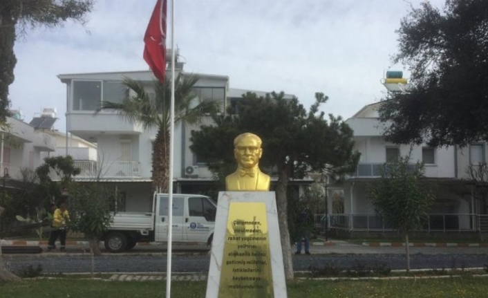 Aydın Didim'de her siteye Atatürk büstü