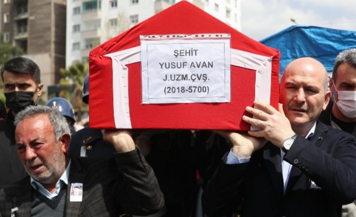 Bakan Soylu Adana'da şehit cenazesine katıldı