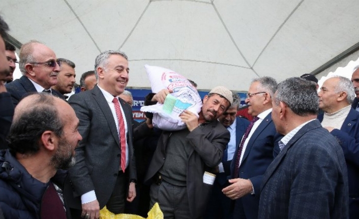 Kayseri Büyükşehir'den tarıma 3 ayda 25 milyon TL'lik 3 bin ton 'tohum' desteği 