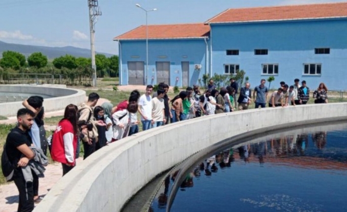 Manisa'da öğrenciler çevre dostu tesisi inceledi