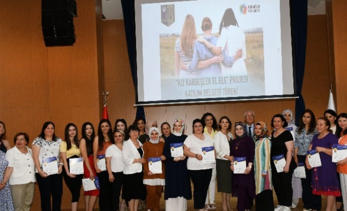 İzmir Karabağlar'da 'Kız Kardeşler El Ele'