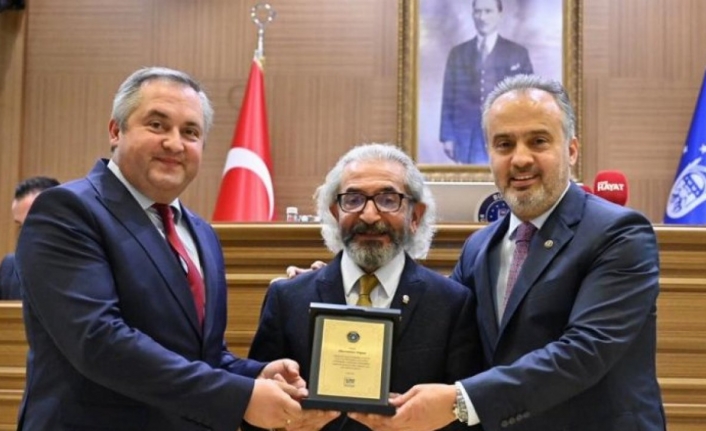 Bursa'da ayın vatandaşı ödülü Dr. Hüsamettin Olgun’a