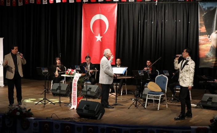 İzmir Narlıdere'de şarkılar eğitime destek için söylendi