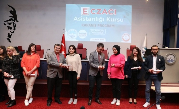 Kayseri Büyükşehir'in eczacı asistanlığı kursu sona erdi