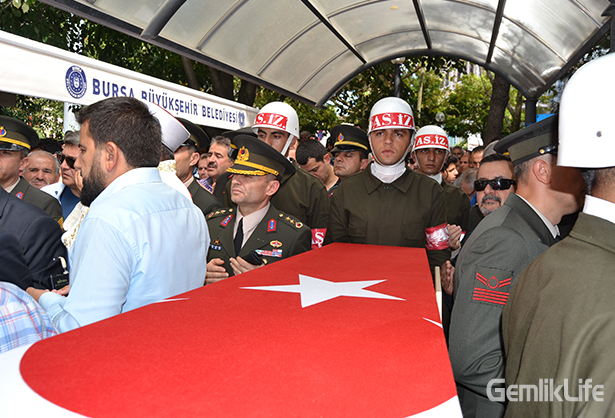 Bursa'da Onbinler Şehit Kurmay Yarbay İlker Çelikcan'ı Uğurladı