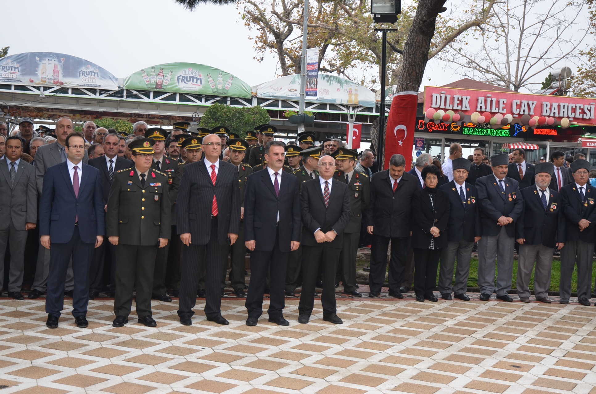 Atatürk'ü Özlem ve Minnetle Andık