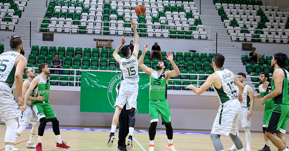 Gemlik Basket İzmir'de Tökezledi