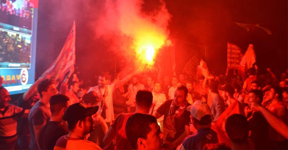 Galatasaray Şampiyon Oldu Gemlik Yandı