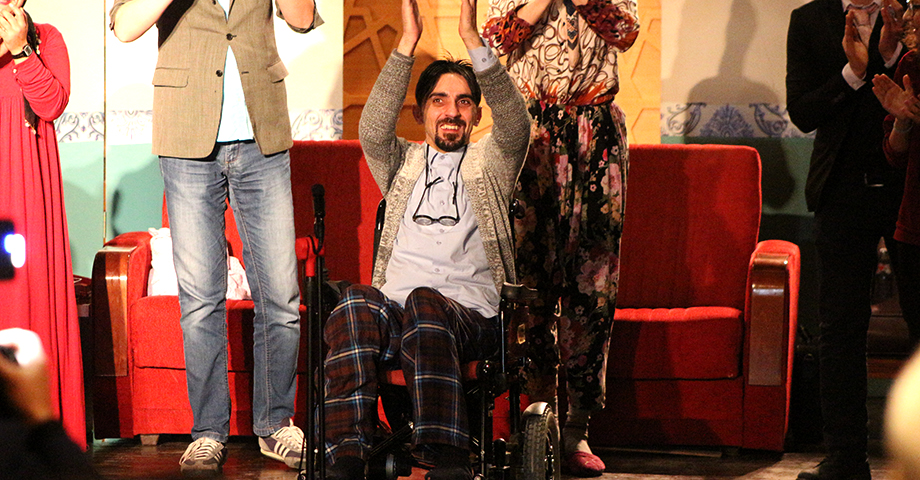 Salon Almadı Engelli Yönetmen Ayakta Alkışlandı