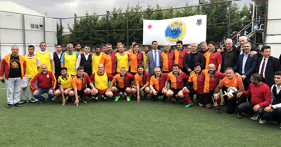 Galatasaray’ın Eski Futbolcuları Gemlik’te Mahkum ve Protokol ile maç yaptı