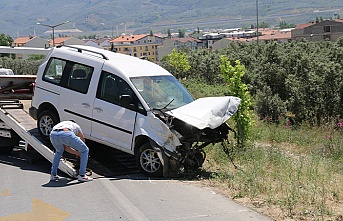 Gemlik'te feci kaza.! 17 yaşındaki sürücü ağır yaralı