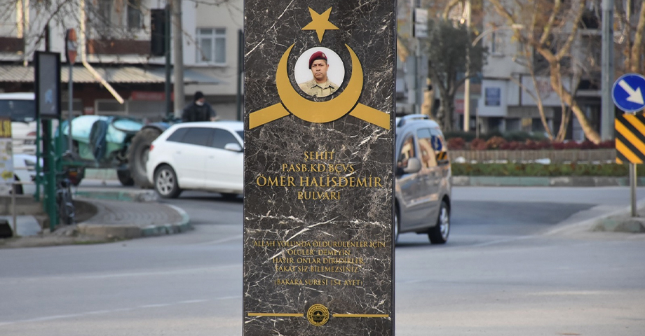 Gemlik Belediyesi Şehit Anıtlarını Yeniliyor