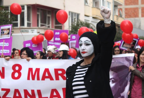 Gemlikli Kadınlar 8 Mart'ta Eşitlik İçin Yürüdü