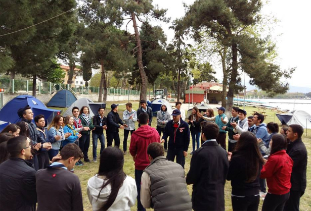 Gemlik Anadolu Lisesi İzci İznik Gölü Kıyısına Kamp Kurdu
