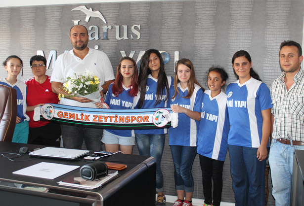 Zeytinspor Yönetimi ve Oyuncuları Murat Erkurak’ı Ziyaret Etti