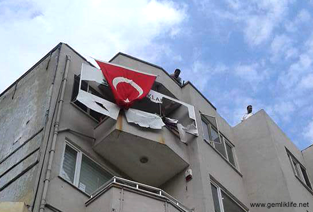 Bursa'da HDP Binasına Saldırı