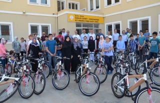 Başarılı Öğrencilere Bisikletleri Dağıtıldı