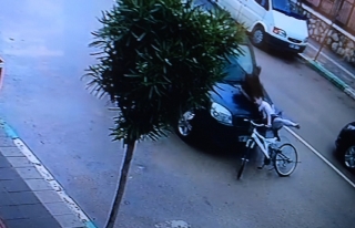 Gemlik'te Bisikletli Kıza Araba Çarptı