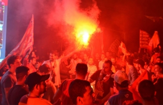 Galatasaray Şampiyon Oldu Gemlik Yandı