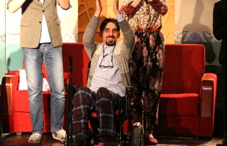 Salon Almadı Engelli Yönetmen Ayakta Alkışlandı