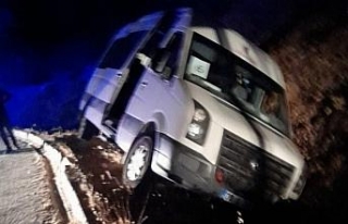 Adıyaman'da öğrenci minibüsü kaza yaptı:...