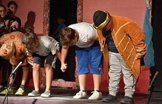 Edremit'te köyde çocuk tiyatrosu kuruldu