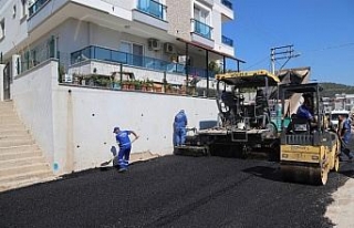 Menderes Belediyesi asfalt çalışmalarına devam...