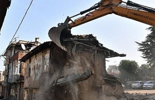 Bursa Osmangazi'de metruk binalar yıkılıyor...
