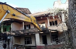 Bursa Osmangazi'de metruk binaların yıkımına...