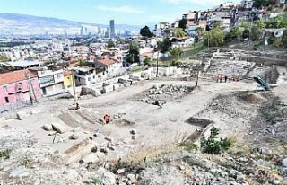 İzmir Antik Tiyatro kulisinde ilk antik tuvalet bulundu