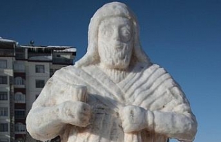 Kardan 'Kral Tarhunza' heykeli büyük ilgi...