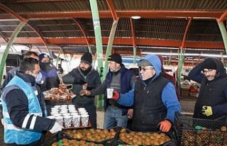 Kayseri Talas'ta pazar esnafına soğuk günde...
